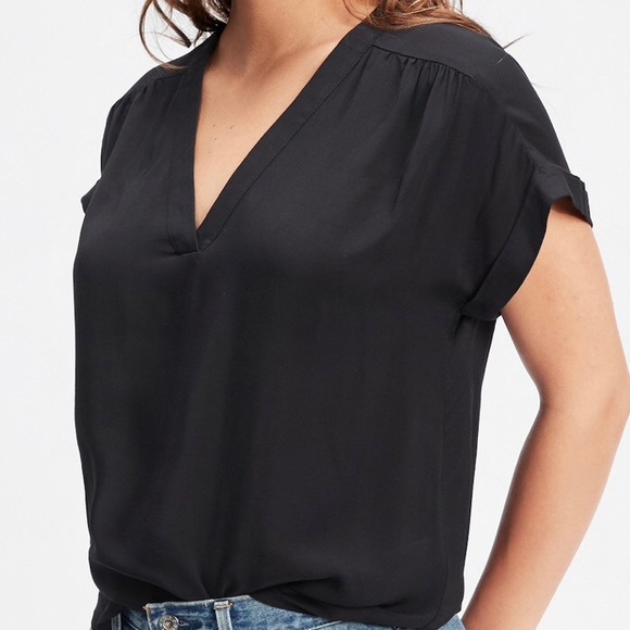 GAP Tops - Gap V neck shirt sz Small NWT